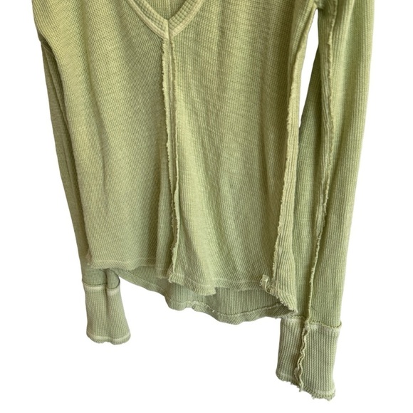 We the Free Green V-Neck Thermal Top, Size XS - Picture 3 of 6